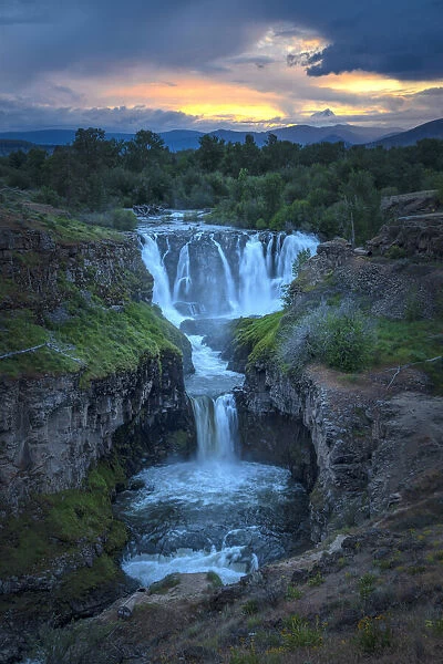 USA, Oregon, Tygh Valley White River Falls, State Park
