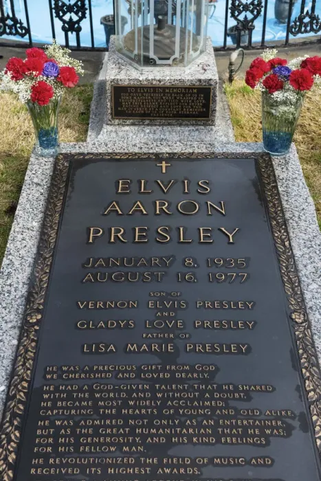 Framed Print : USA, Tennessee, Memphis, Elvis Presleys grave at Graceland Framed Print : USA, Tennessee, Memphis, Elvis Presleys grave at Graceland