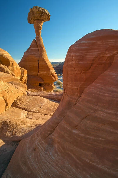 USA, Utah, Grand Staircase Escalante, National Monument, Toadstools, hoodos in the
