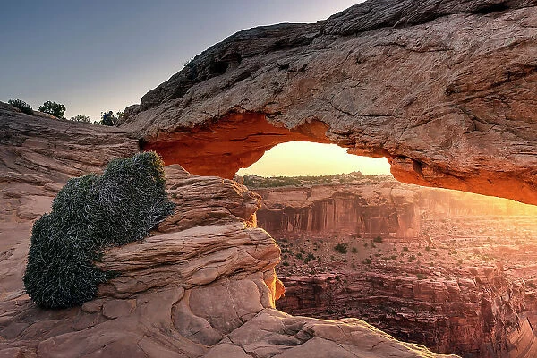 USA, Utah, Mesa arch rock formation in the Canyonlands National Park at sunrise