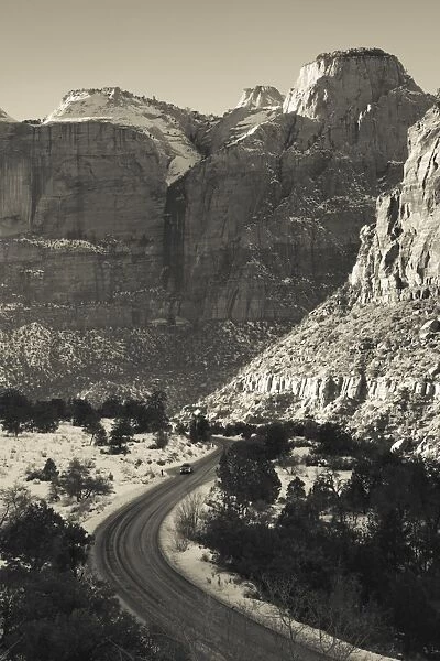USA, Utah, Virgin, traffic on the Zion-Mt. Carmel Highway, winter