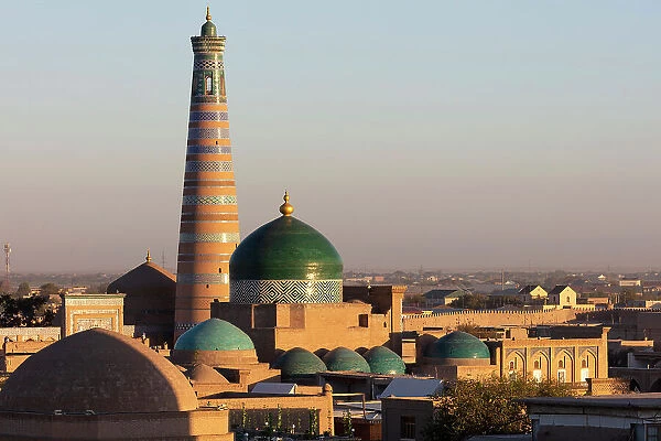 Uzbekistan, Khiva, the Islam Khodja minaret and medressa