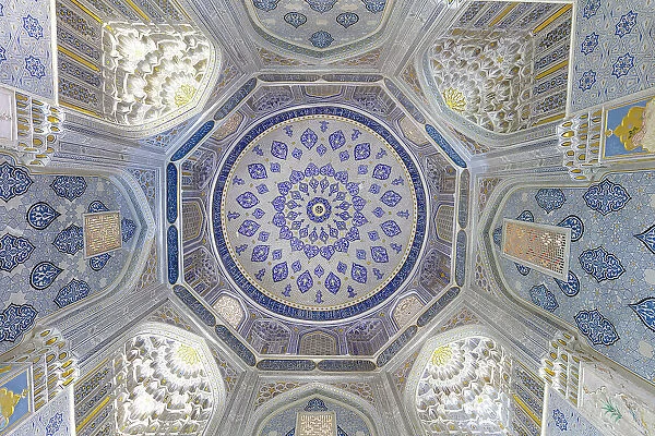 Uzbekistan, Samarkand, Bibi-khanym mosque, ceiling interior