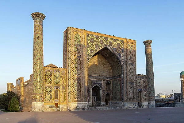 Uzbekistan, Samarkand, Registan square, Ulugh Beg Madrasah at sunrise