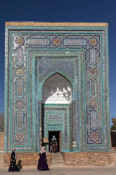 Uzbekistan, Samarkand, Shah-i-Zinda, Tomb Street of 11 Mausoleums, local women enter a mausoleum