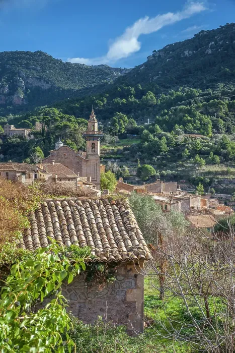 Framed Print : Valldemossa in the Serra de Tramuntana, Mallorca, Balearic Islands, Spain