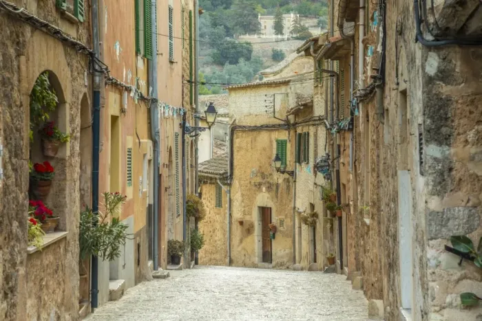 Framed Print : Valldemossa, Serra de Tramuntana, Mallorca (Majorca), Balearic Islands, Spain Framed Print : Valldemossa, Serra de Tramuntana, Mallorca (Majorca), Balearic Islands, Spain
