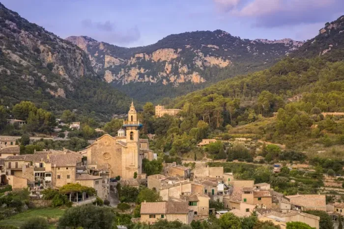 Framed Print : Valldemossa, Serra de Tramuntana, Mallorca (Majorca), Balearic Islands, Spain Framed Print : Valldemossa, Serra de Tramuntana, Mallorca (Majorca), Balearic Islands, Spain