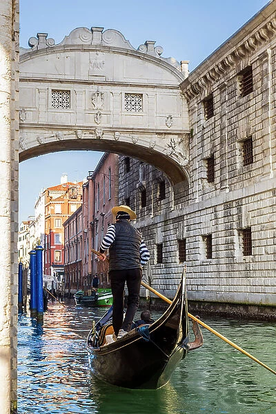 Venetian gondola with Bridge of Sighs (Ponte dei Sospiri), Venice, Veneto, Italy