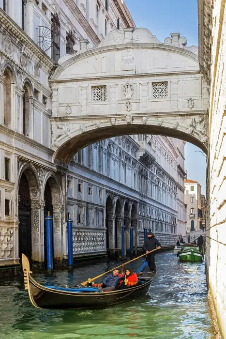 Framed Print : Venetian gondola with Bridge of Sighs (Ponte dei Sospiri), Venice, Veneto, Italy Framed Print : Venetian gondola with Bridge of Sighs (Ponte dei Sospiri), Venice, Veneto, Italy