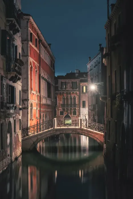 Framed Print : Venice, Veneto, Italy. Backstreet canals in San Marco at night Framed Print : Venice, Veneto, Italy. Backstreet canals in San Marco at night