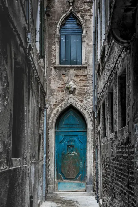 Framed Print : Venice, Veneto, Italy. Blue moorish door in a narrow street Framed Print : Venice, Veneto, Italy. Blue moorish door in a narrow street