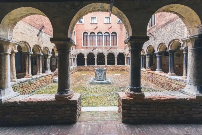 Framed Print : Venice, Veneto, Italy. The cloister of the Diocesan Museum of Sacred Art of Venice Framed Print : Venice, Veneto, Italy. The cloister of the Diocesan Museum of Sacred Art of Venice