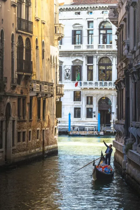 Framed Print : Venice, Veneto, Italy. Gondola rowing among historical palaces Framed Print : Venice, Veneto, Italy. Gondola rowing among historical palaces