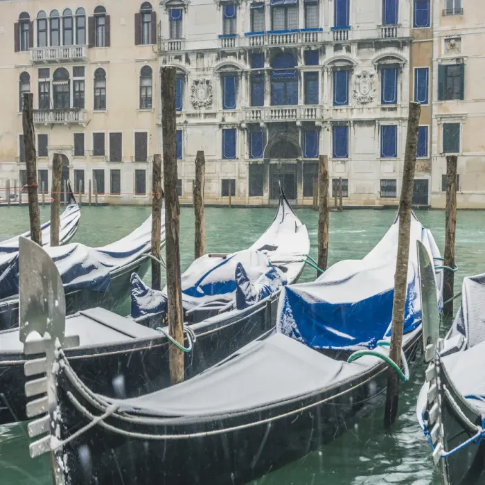 Framed Print : Venice, Veneto, Italy. Gondolas covered with snow along the Grand Canal (Canal Grande) Framed Print : Venice, Veneto, Italy. Gondolas covered with snow along the Grand Canal (Canal Grande)