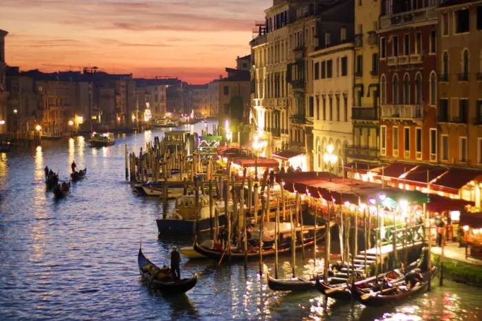 Framed Print : Venice, Veneto, Italy. Gondolas and the Grand Canal from Rialto Bridge at sunset Framed Print : Venice, Veneto, Italy. Gondolas and the Grand Canal from Rialto Bridge at sunset