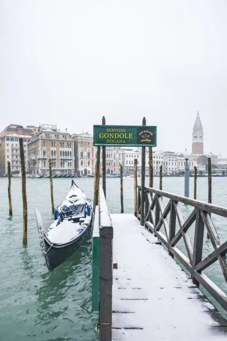 Framed Print : Venice, Veneto, Italy. Gondolas on the waterfront with snow in Dorsoduro Framed Print : Venice, Veneto, Italy. Gondolas on the waterfront with snow in Dorsoduro