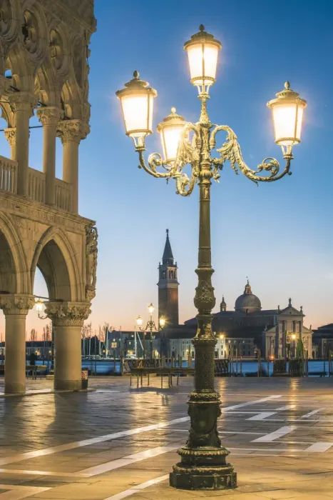 Framed Print : Venice, Veneto, Italy. Piazzetta San Marco and Doges palace at dusk Framed Print : Venice, Veneto, Italy. Piazzetta San Marco and Doges palace at dusk