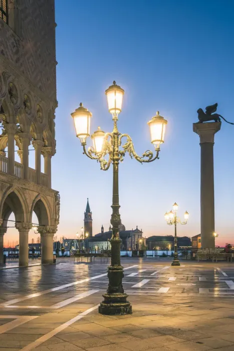 Framed Print : Venice, Veneto, Italy. Piazzetta San Marco and Doges palace at dusk Framed Print : Venice, Veneto, Italy. Piazzetta San Marco and Doges palace at dusk