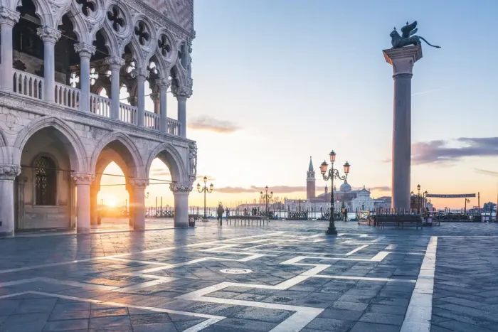 Framed Print : Venice, Veneto, Italy. Sunrise through the arches of Doges Palace in Piazzetta San Marco Framed Print : Venice, Veneto, Italy. Sunrise through the arches of Doges Palace in Piazzetta San Marco