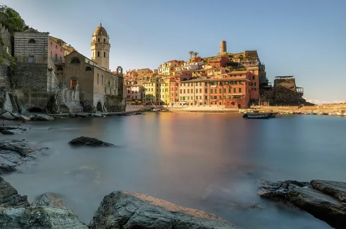 Framed Print : Vernazza, Cinque Terre, La Spezia district, Liguria, Italy Framed Print : Vernazza, Cinque Terre, La Spezia district, Liguria, Italy