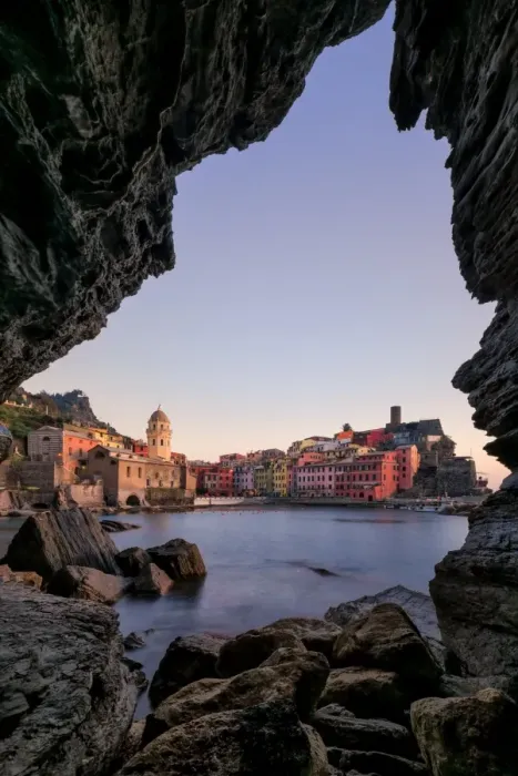 Framed Print : Vernazza, Cinque Terre, Liguria, Italy Framed Print : Vernazza, Cinque Terre, Liguria, Italy