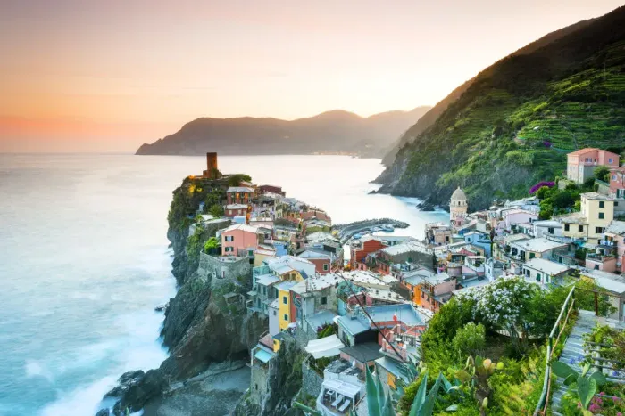 Framed Print : Vernazza, Cinque Terre, Liguria, Italy Framed Print : Vernazza, Cinque Terre, Liguria, Italy