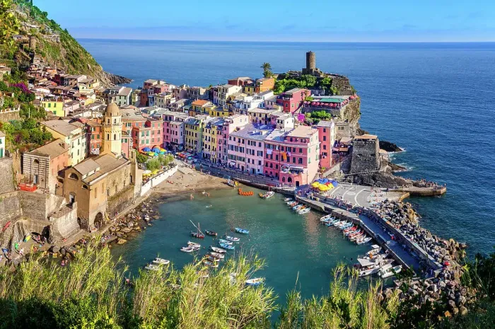 Framed Print : Vernazza, Cinque Terre, Parco Nazionale delle Cinque Terre, Italian Riviera, Liguria, Italy UNESCO Heritage Site