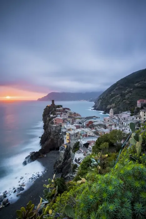 Framed Print : Vernazza, Cinque Terre, province of La Spezia, Liguria, Italy, Europe Framed Print : Vernazza, Cinque Terre, province of La Spezia, Liguria, Italy, Europe