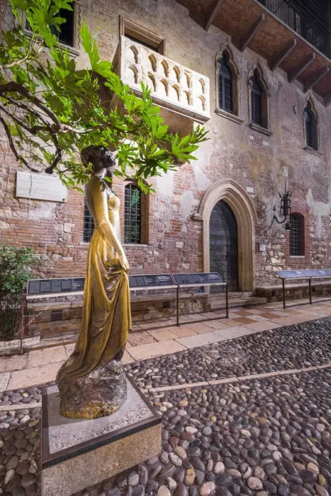 Framed Print : Verona, Veneto, Italy. House of Juliet by night