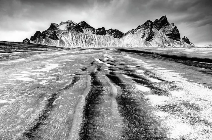 Framed Print : Vestrahorn mountain in winter, from the black sand beach at Stokksnes covered in snow and ice, Southeast Iceland Framed Print : Vestrahorn mountain in winter, from the black sand beach at Stokksnes covered in snow and ice, Southeast Iceland