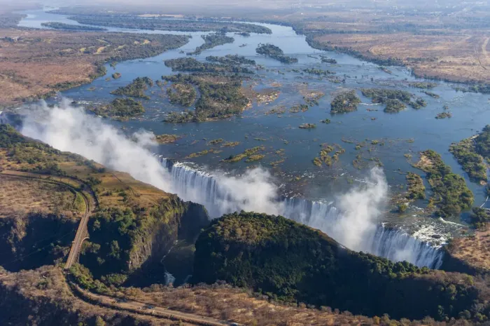 Framed Print : Victoria Falls, Zambesi River, Zambia - Zimbabwe border Framed Print : Victoria Falls, Zambesi River, Zambia - Zimbabwe border