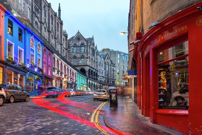 Framed Print : Victoria Street at blue hour in Edinburgh city centre. Edinburgh, Scotland, United Kingdom Framed Print : Victoria Street at blue hour in Edinburgh city centre. Edinburgh, Scotland, United Kingdom