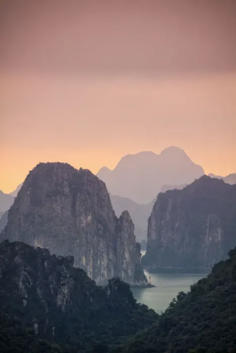Framed Print : Vietnam, Halong Bay Framed Print : Vietnam, Halong Bay