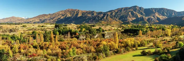 Framed Print : View over Arrowtown in Autumn, South Island, New Zealand Framed Print : View over Arrowtown in Autumn, South Island, New Zealand