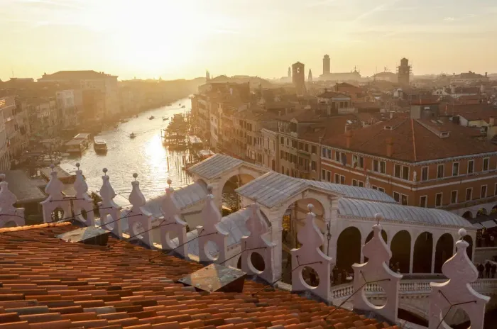 Framed Print : The view on Canal Grande and Rialto Bridge from Panoramic Terrace of Fondaco dei Tedeschi Framed Print : The view on Canal Grande and Rialto Bridge from Panoramic Terrace of Fondaco dei Tedeschi