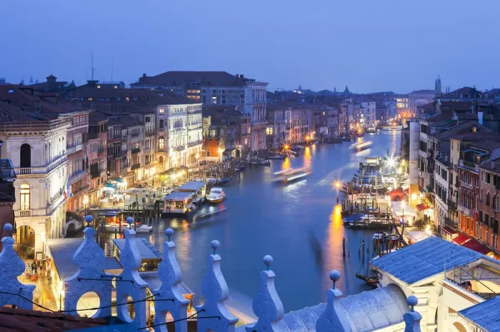 Framed Print : The view on Canal Grande and Rialto Bridge from Panoramic Terrace of Fondaco dei Tedeschi Framed Print : The view on Canal Grande and Rialto Bridge from Panoramic Terrace of Fondaco dei Tedeschi