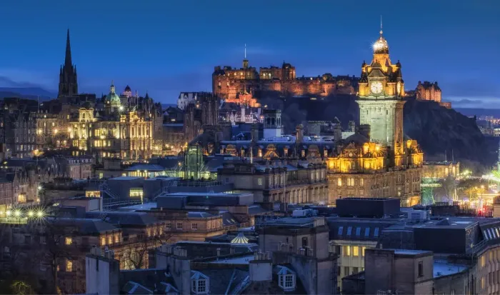Framed Print : View from Carlton Hill on Edinburgh Old Town in the evening, City of Edinburgh, Scotland Framed Print : View from Carlton Hill on Edinburgh Old Town in the evening, City of Edinburgh, Scotland