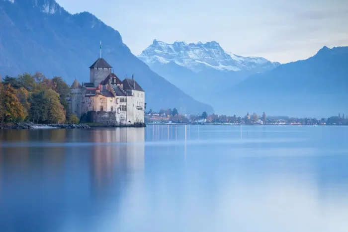 Framed Print : View of the Chillon castle on Lake Geneva and Dents du Midi at sunset. Veytaux, Montreux Framed Print : View of the Chillon castle on Lake Geneva and Dents du Midi at sunset. Veytaux, Montreux
