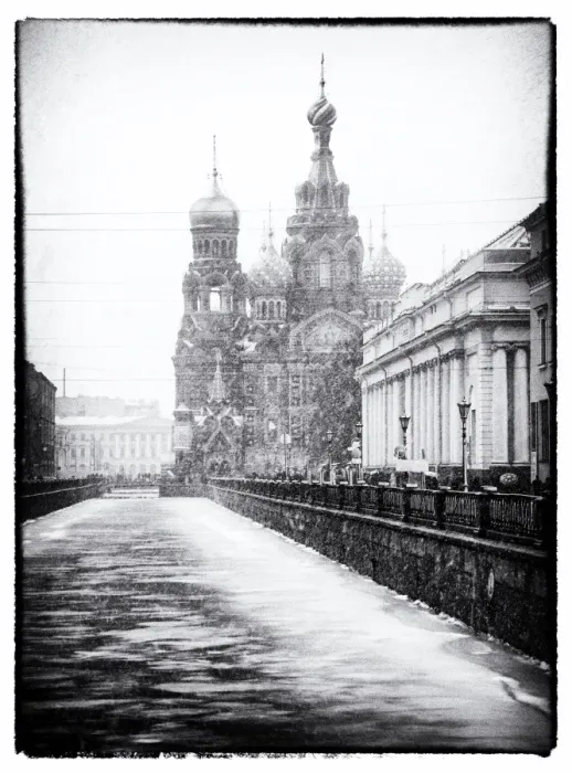 Framed Print : View towards Church of our Saviour on the spilled blood, Saint Petersburg, Russia Framed Print : View towards Church of our Saviour on the spilled blood, Saint Petersburg, Russia