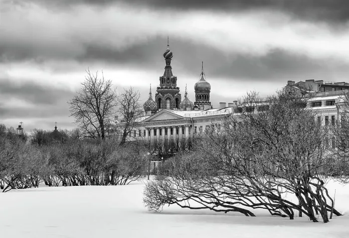 Framed Print : View towards Church on Spilt Blood (Khram Spasa na Krovi) from the Field of Mars (Marsovo Pole), Saint Petersburg, Russia Framed Print : View towards Church on Spilt Blood (Khram Spasa na Krovi) from the Field of Mars (Marsovo Pole), Saint Petersburg, Russia