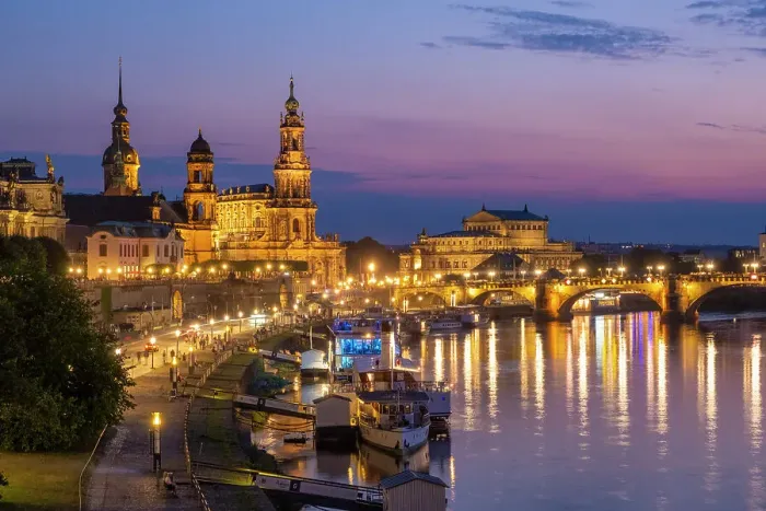 Framed Print : View across the Elbe river to the Old Town & Residenzschloss (Dresden Castle), Dresden, Saxony, Germany Framed Print : View across the Elbe river to the Old Town & Residenzschloss (Dresden Castle), Dresden, Saxony, Germany
