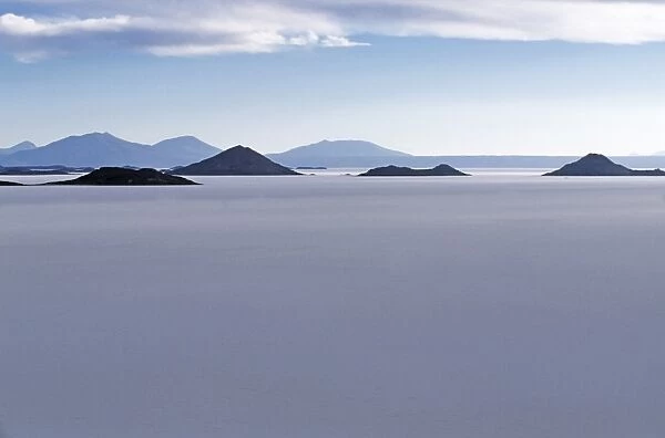 View across the great white expanse that is the Salar de Uyuni