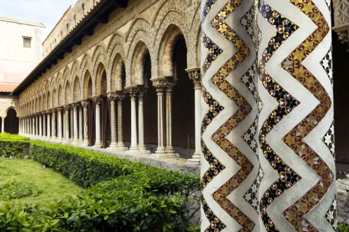 Framed Print : View of the highly decorated Norman cloisters at Monreale Cathedral