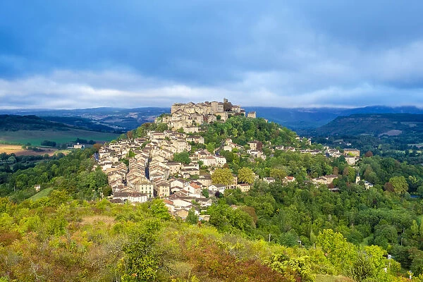 View of hilltop town of Cordes-sur-Ciel, Tarn Department, Midi-Pyra na es, France