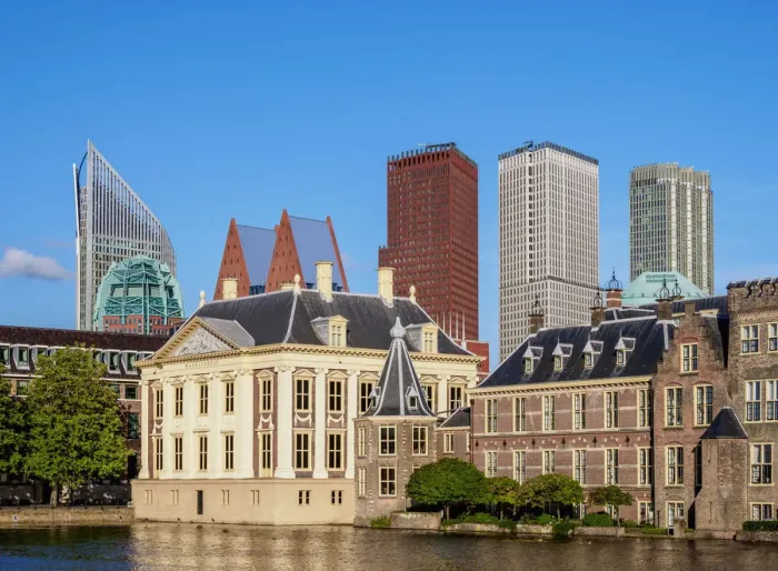 Framed Print : View over Hofvijver towards Mauritshuis Art Museum and City Center, The Hague, South Framed Print : View over Hofvijver towards Mauritshuis Art Museum and City Center, The Hague, South