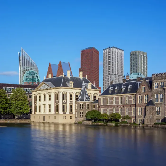 Framed Print : View over Hofvijver towards Mauritshuis Art Museum and City Center, The Hague, South