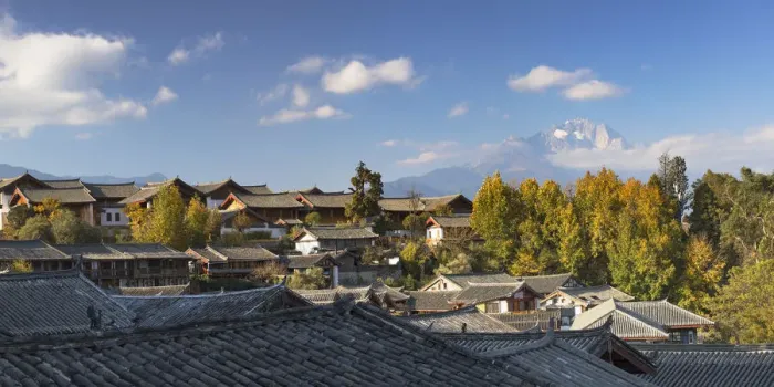 Framed Print : View of Jade Dragon Snow Mountain and Lijiang (UNESCO World Heritage Site), Yunnan, China Framed Print : View of Jade Dragon Snow Mountain and Lijiang (UNESCO World Heritage Site), Yunnan, China