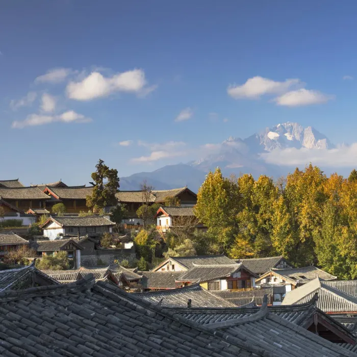 Framed Print : View of Jade Dragon Snow Mountain and Lijiang (UNESCO World Heritage Site), Yunnan, China Framed Print : View of Jade Dragon Snow Mountain and Lijiang (UNESCO World Heritage Site), Yunnan, China
