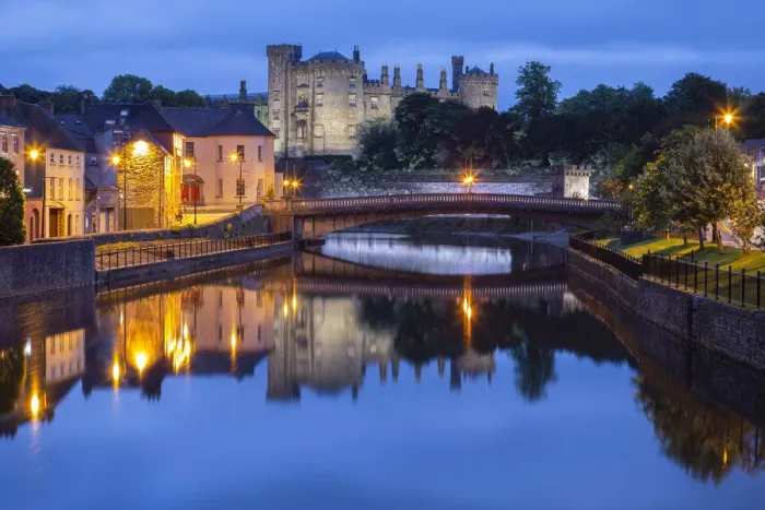 Framed Print : View of the Kilkenny castle reflected in the Nore river. County Kilkenny, Ireland Framed Print : View of the Kilkenny castle reflected in the Nore river. County Kilkenny, Ireland